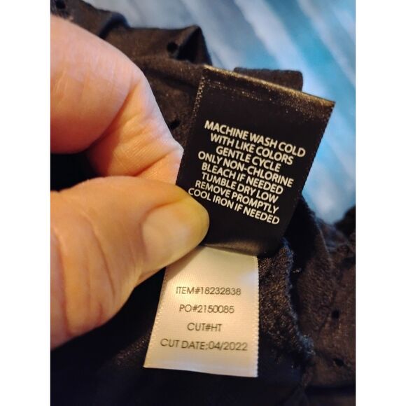 Torrid Women's Size 4 (4X) Black Eyelet Top -NWT - Picture 8 of 8